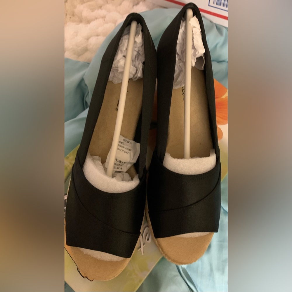 Easy Street Black Women's Platform wedges